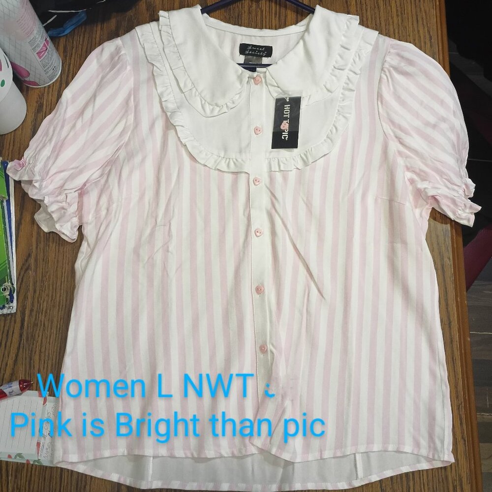 Women sz L hot topic shirt